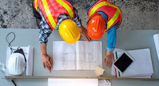 Immagine di Workmen looking over building plans